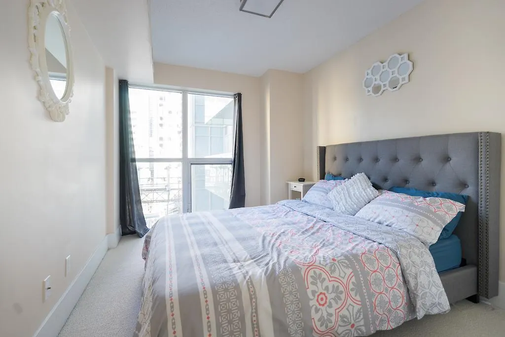 Applewood Suites - Luxury 3 Bdrm Toronto Apartment