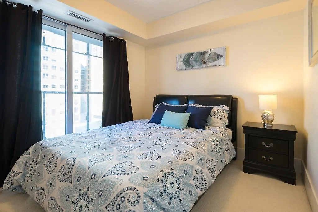 Applewood Suites - Luxury 3 Bdrm Toronto