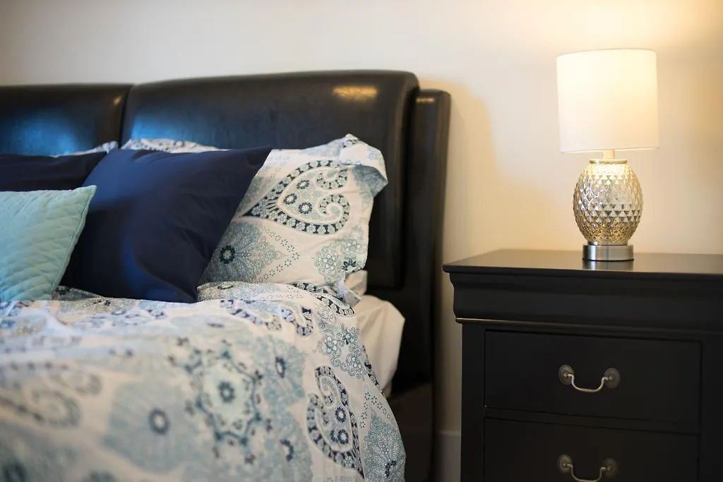 Applewood Suites - Luxury 3 Bdrm Toronto Canada