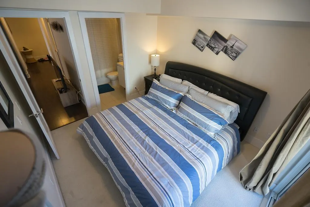 Applewood Suites - Luxury 3 Bdrm Toronto 0*,  Canada